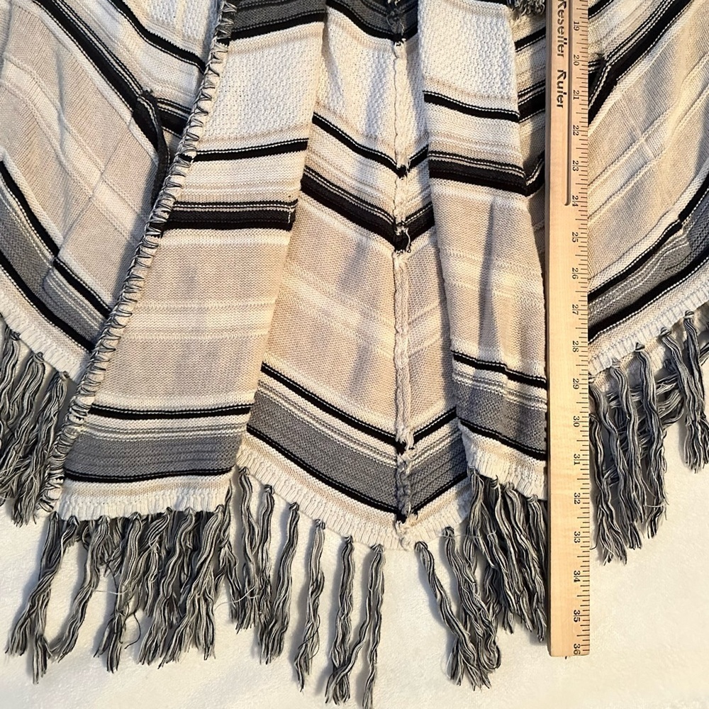 Anthropologie MOTH Calexico Fringe Vest Poncho Sweater Sleeveless Hooded XS/S - Picture 5 of 8
